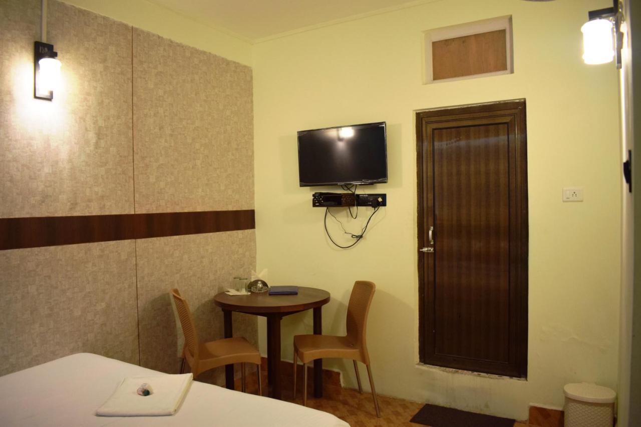 Lily Guest House Shillong Esterno foto
